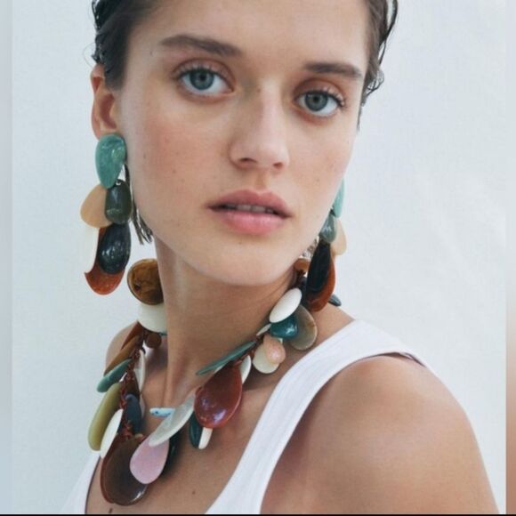 New Zara Vibrant Multicolor Resin Dangle Earrings - Picture 7 of 11